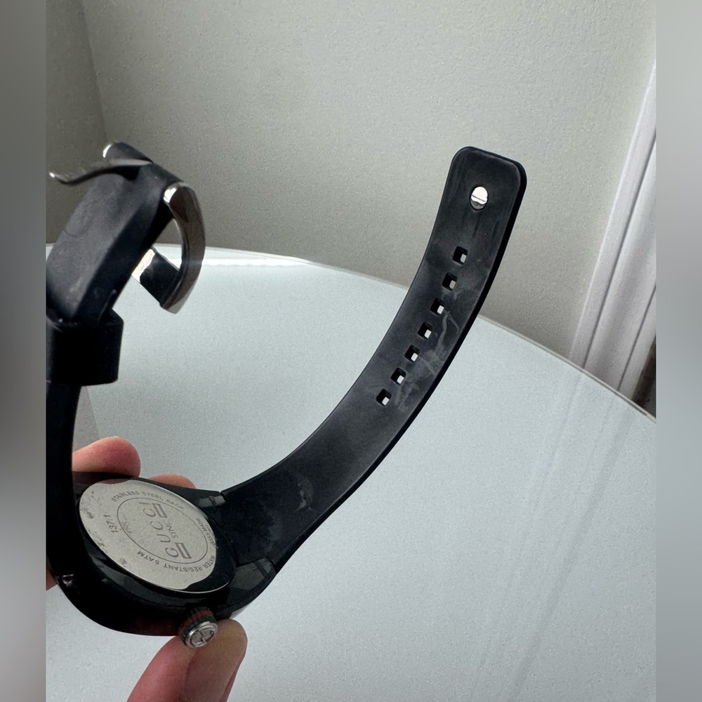 Gucci Swiss Made Black Stainless Steel & Rubber Watch Preloved Boxed Monogram - Picture 8 of 14